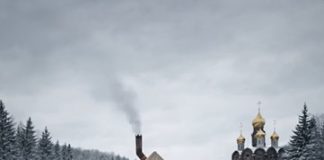 Kada je starac umesto kamenog doma postavio usred snega običan platneni šator i počeo da u njega unosi naramke sena, otvoreno su mu se smejali — dok nisu nastupili mrazevi i ljudi nisu shvatili zašto mu je trebalo toliko slame 😨😱 Kada je starac umesto kamenog doma postavio usred snega običan platneni šator i počeo da u njega unosi naramke sena, otvoreno su mu se smejali — dok nisu nastupili mrazevi i ljudi nisu shvatili zašto mu je trebalo toliko slame 😨😱 - featured image