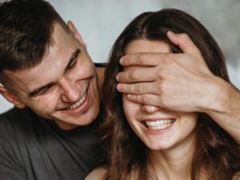 Ako te muškarac OVAKO GLEDA, voljet ćete do kraja života: PSIHOLOG VLADETA JEROTIĆ otkriva kako muškarac gleda ženu koju voli Ako te muškarac OVAKO GLEDA, voljet ćete do kraja života: PSIHOLOG VLADETA JEROTIĆ otkriva kako muškarac gleda ženu koju voli - featured image