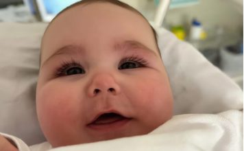 Kada se moje dijete rodilo, doktor ga je pažljivo pregledao… a zatim tiho prošaptao, gotovo sam sebi: „Kako smo to mogli propustiti?“… U tom trenutku moj svijet se srušio Kada se moje dijete rodilo, doktor ga je pažljivo pregledao… a zatim tiho prošaptao, gotovo sam sebi: „Kako smo to mogli propustiti?“… U tom trenutku moj svijet se srušio - featured image