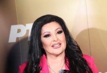 NEPREPOZNATLJIVA! Dragana Mirković ŠOKIRALA izgledom – Duga crna kosa nestala, pogledajte što je učinila! (FOTO) NEPREPOZNATLJIVA! Dragana Mirković ŠOKIRALA izgledom – Duga crna kosa nestala, pogledajte što je učinila! (FOTO) - featured image