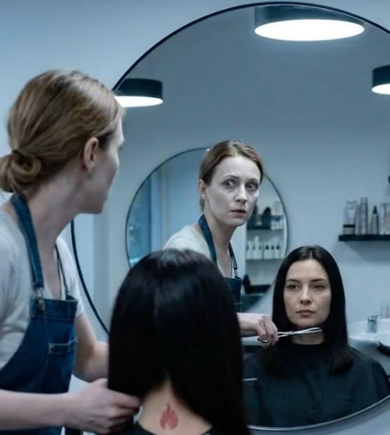 Dok mi je sekla kosu, frizerka se odjednom ukočila. - featured image Dok mi je sekla kosu, frizerka se odjednom ukočila. - featured image