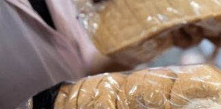 Nikako ne kupujte sečeni hleb u kesi: Evo na šta treba da obratite pažnju Nikako ne kupujte sečeni hleb u kesi: Evo na šta treba da obratite pažnju - featured image