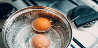 Jaja stavljate u hladnu ili ključalu vodu? STARINSKI SAVJET KAKO DA PRAVILNO SKUHATE JAJA – nikad ih lakše nećete oguliti (SAVJET) Jaja stavljate u hladnu ili ključalu vodu? STARINSKI SAVJET KAKO DA PRAVILNO SKUHATE JAJA – nikad ih lakše nećete oguliti (SAVJET) - featured image