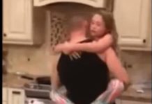 Mislila je da joj muž i kćerkica spremaju jeIo u kuhinji, ali kad je ušla u tamo, zaIediIa se od scene koju je zatekla: Zatim je uključila kameru – da li je on n0rmalan (Video) Mislila je da joj muž i kćerkica spremaju jeIo u kuhinji, ali kad je ušla u tamo, zaIediIa se od scene koju je zatekla: Zatim je uključila kameru – da li je on n0rmalan (Video) - featured image