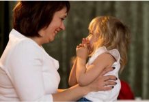 Dijete koje nije imalo dovoljno majčinske ljubavi u životu razvija 10 loših osobina, a jedna je najgora Dijete koje nije imalo dovoljno majčinske ljubavi u životu razvija 10 loših osobina, a jedna je najgora - featured image