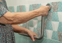 Koliko puta nedeljno se treba tuširati nakon 65. godine: Dermatolog iznenadio odgovorom Koliko puta nedeljno se treba tuširati nakon 65. godine: Dermatolog iznenadio odgovorom - featured image