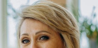 Žena se osjeća mladom sve dok ne primijeti ova 3 znaka: Tada starenje već polako počinje Žena se osjeća mladom sve dok ne primijeti ova 3 znaka: Tada starenje već polako počinje - featured image