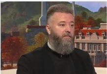 Žena mi je u parohiji ispričala da joj se ubuđala Sveta vodica: Znao sam da neće biti dobro kad je rekla gde je išla… Žena mi je u parohiji ispričala da joj se ubuđala Sveta vodica: Znao sam da neće biti dobro kad je rekla gde je išla… - featured image