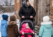 Majka petoro dece nasledila kuću rođake koju je jedva poznavala — a onda je, čim je prešla prag, otkrila tajnu koja ju je sledila do kostiju Majka petoro dece nasledila kuću rođake koju je jedva poznavala — a onda je, čim je prešla prag, otkrila tajnu koja ju je sledila do kostiju - featured image